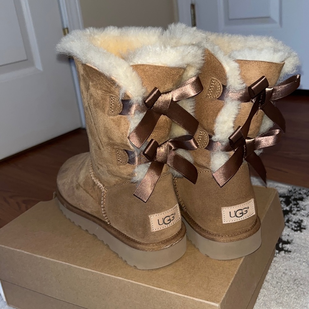 Never Worn Bow UGG boots